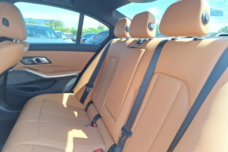 BMW 318d (Seria 3) din 2025 cu 5.800 km - oferta BMW240850 - foto 11