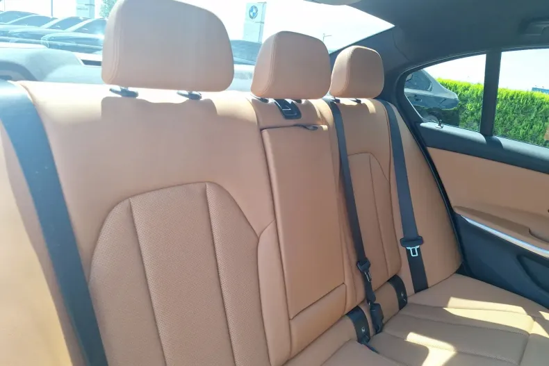 BMW 318d (Seria 3) din 2025 cu 5.800 km - oferta BMW240850 - foto 12