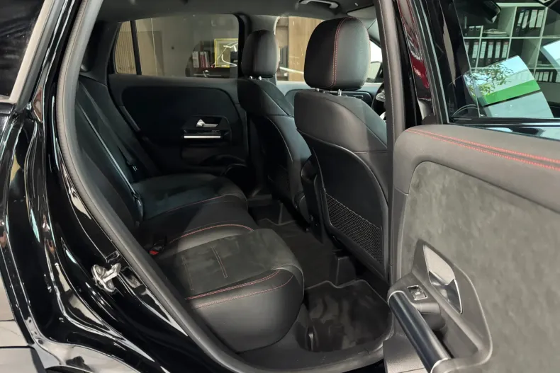 Mercedes-Benz GLA 180 (Clasa GLA) din 2021 cu 82.717 km - oferta MER240856 - foto 13