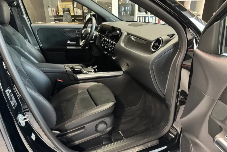 Mercedes-Benz GLA 180 (Clasa GLA) din 2021 cu 82.717 km - oferta MER240856 - foto 14