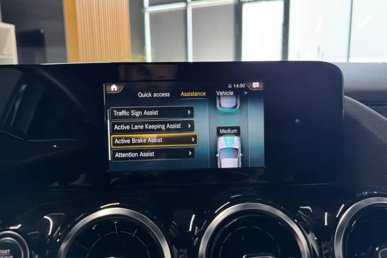 Mercedes-Benz GLA 180 (Clasa GLA) din 2021 cu 82.717 km - oferta MER240856 - foto 18