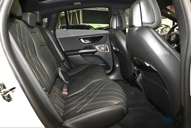 Mercedes-Benz EQE (Clasa E) din 2025 cu 3.818 km - oferta MER240871 - foto 5