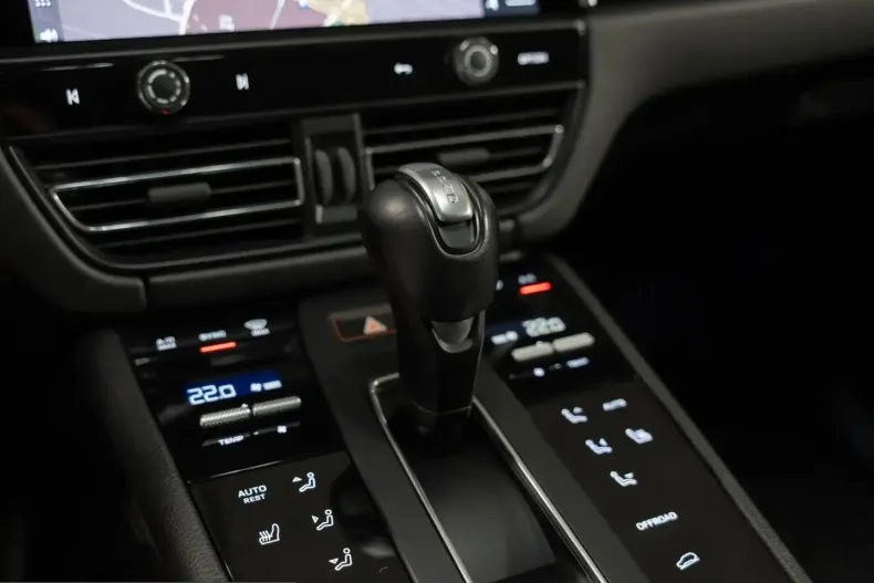Porsche Macan din 2023 cu 42.600 km - oferta POR240877 - foto 22