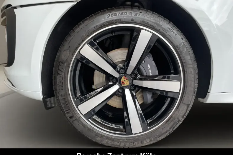 Porsche Macan din 2024 cu 18.431 km - oferta POR240880 - foto 9