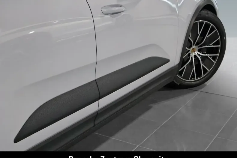 Porsche Macan din 2024 cu 30.930 km - oferta POR240893 - foto 34