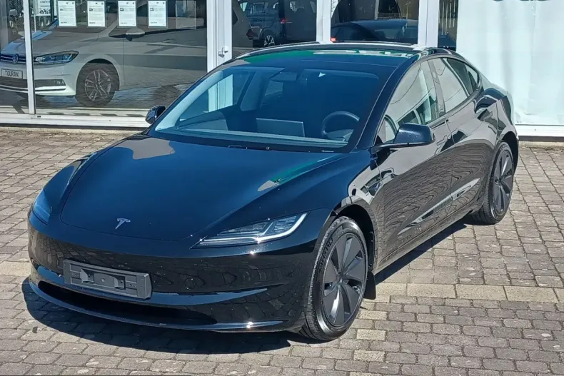 Tesla Model 3 din 2025 cu 25.900 km - oferta TES240904 - foto 1