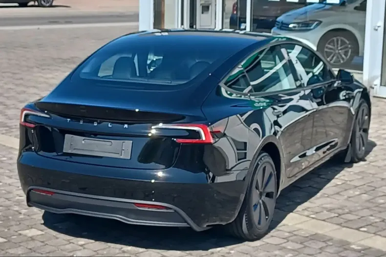 Tesla Model 3 din 2025 cu 25.900 km - oferta TES240904 - foto 2