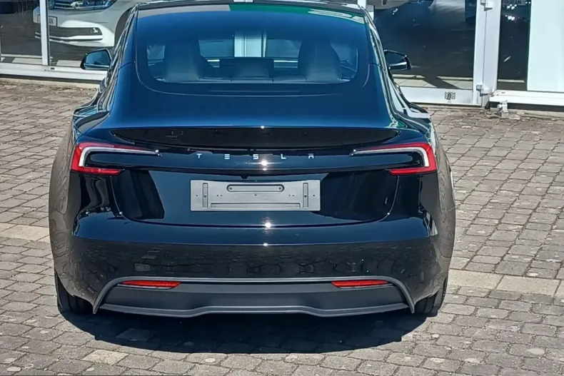 Tesla Model 3 din 2025 cu 25.900 km - oferta TES240904 - foto 3
