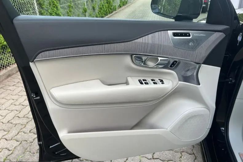 Volvo XC90 din 2024 cu 8.900 km - oferta VOL240916 - foto 11