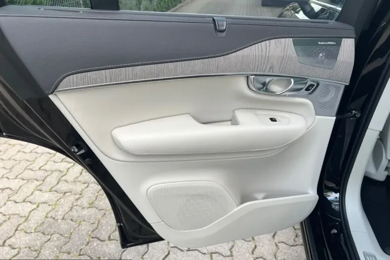 Volvo XC90 din 2024 cu 8.900 km - oferta VOL240916 - foto 12