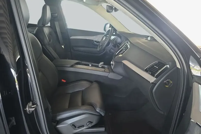 Volvo XC90 din 2024 cu 33.609 km - oferta VOL240918 - foto 8