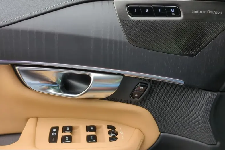 Volvo XC90 din 2023 cu 37.900 km - oferta VOL240923 - foto 17