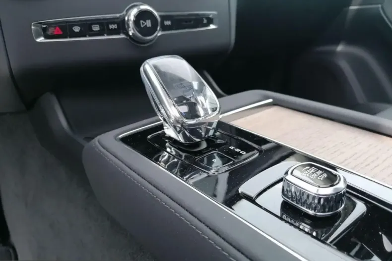 Volvo XC90 din 2025 cu 26.694 km - oferta VOL240938 - foto 18