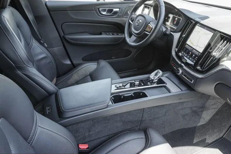 Volvo XC60 din 2024 cu 21.157 km - oferta VOL240943 - foto 8