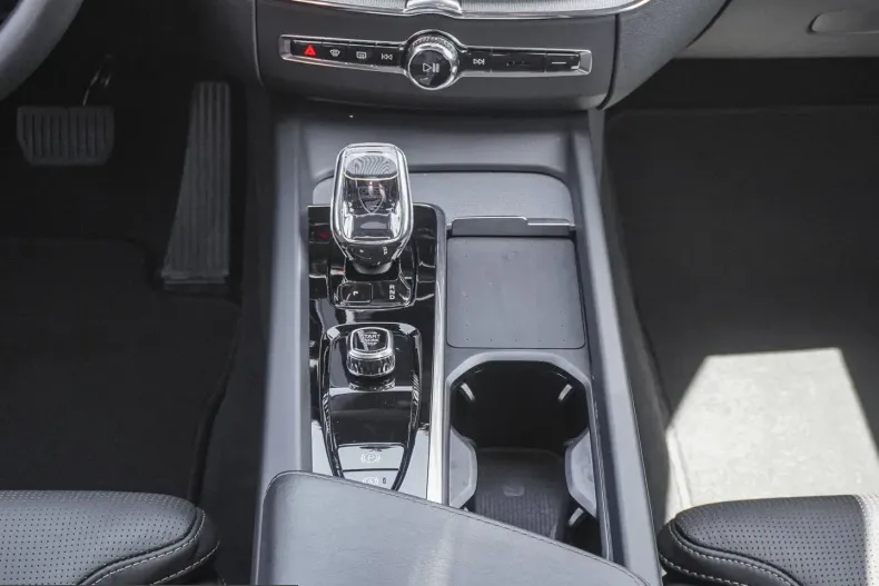 Volvo XC60 din 2024 cu 21.157 km - oferta VOL240943 - foto 12