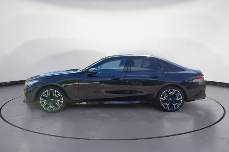 BMW 520 (Seria 5) din 2025 cu 25.497 km - oferta BMW240949 - foto 2
