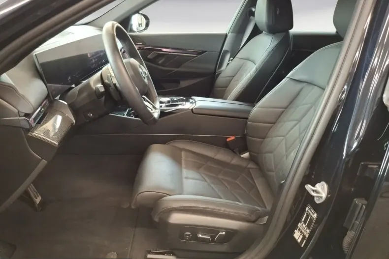 BMW 520 (Seria 5) din 2025 cu 25.497 km - oferta BMW240949 - foto 7