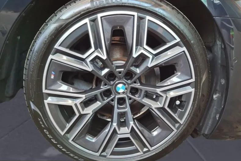 BMW 520 (Seria 5) din 2025 cu 25.497 km - oferta BMW240949 - foto 11