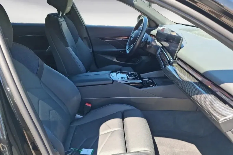 BMW 520 (Seria 5) din 2025 cu 24.177 km - oferta BMW240950 - foto 8