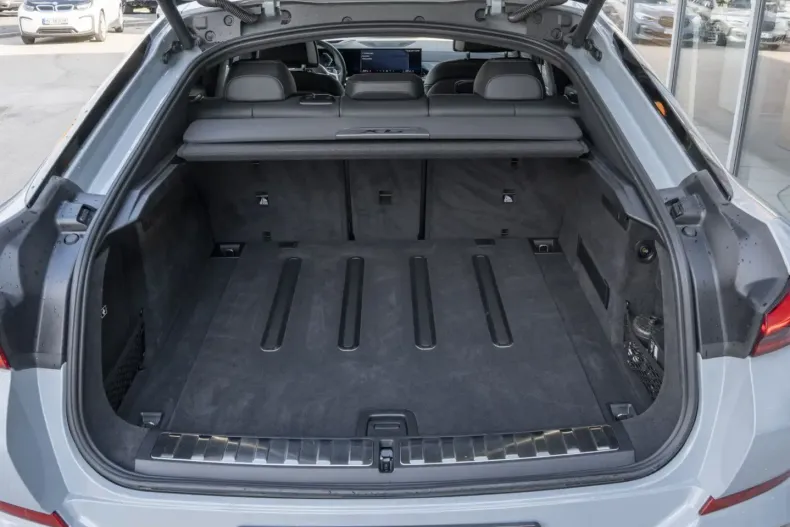 BMW X6 (Seria X) din 2025 cu 5.985 km - oferta BMW240984 - foto 12
