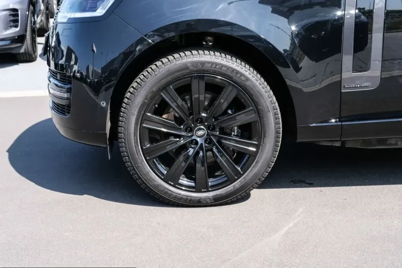 Land Rover Range Rover din 2025 cu 37.547 km - oferta LAN240987 - foto 9