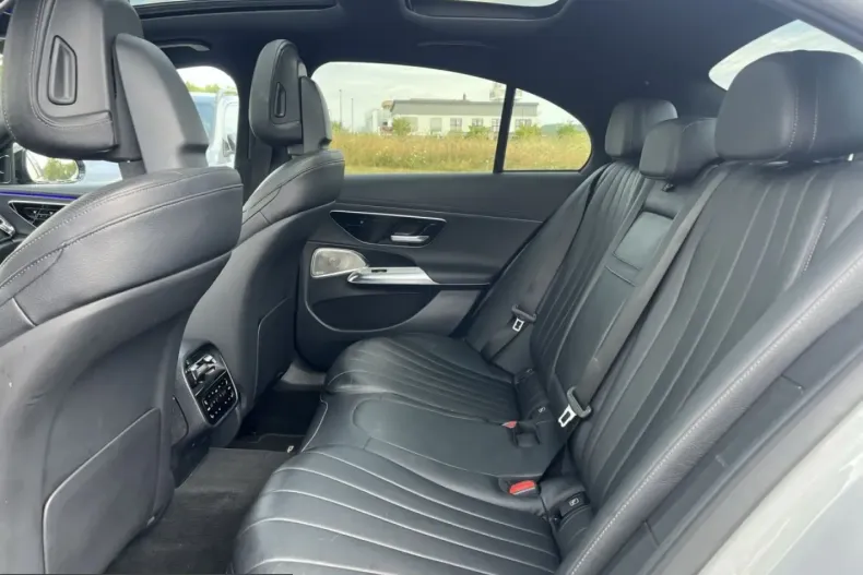Mercedes-Benz E 400 (Clasa E) din 2023 cu 68.130 km - oferta MER240996 - foto 11