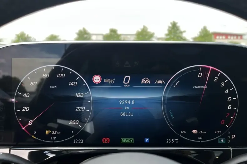Mercedes-Benz E 400 (Clasa E) din 2023 cu 68.130 km - oferta MER240996 - foto 14