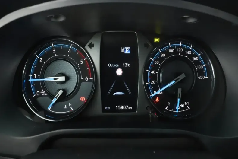 Toyota Hilux din 2023 cu 15.803 km - oferta TOY241026 - foto 8