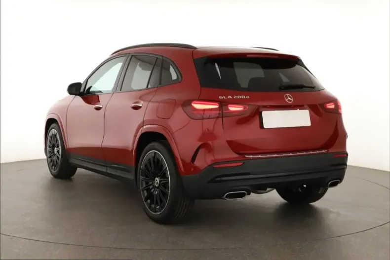 Mercedes-Benz GLA 200 (Clasa GLA) din 2024 cu 10.870 km - oferta MER241051 - foto 4