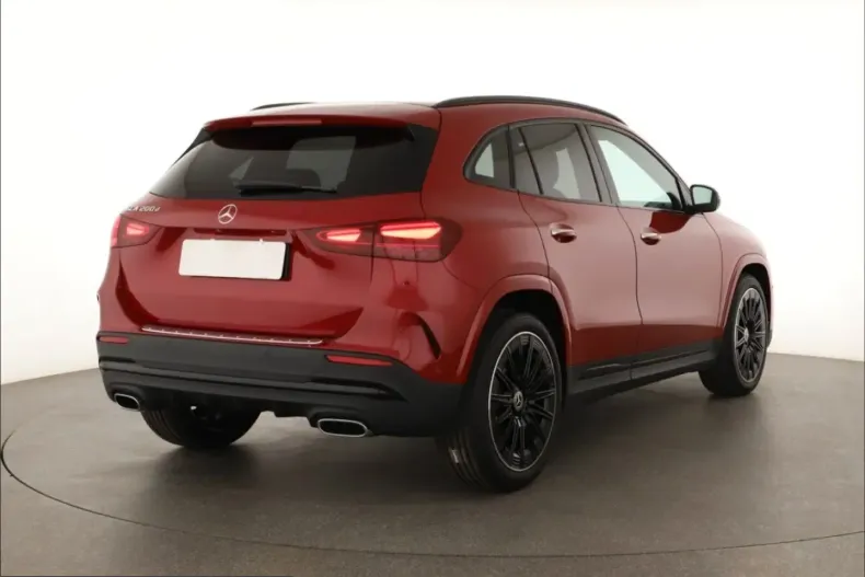 Mercedes-Benz GLA 200 (Clasa GLA) din 2024 cu 10.870 km - oferta MER241051 - foto 5