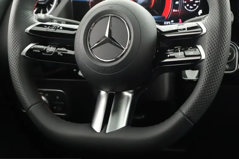 Mercedes-Benz GLA 200 (Clasa GLA) din 2024 cu 10.870 km - oferta MER241051 - foto 8