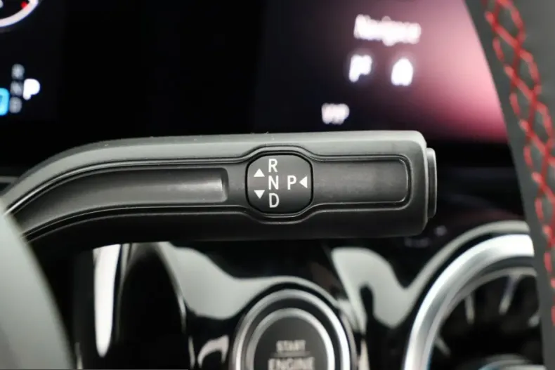 Mercedes-Benz GLA 200 (Clasa GLA) din 2024 cu 10.870 km - oferta MER241051 - foto 11