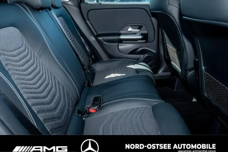 Mercedes-Benz GLA 200 (Clasa GLA) din 2025 cu 14.335 km - oferta MER241058 - foto 11