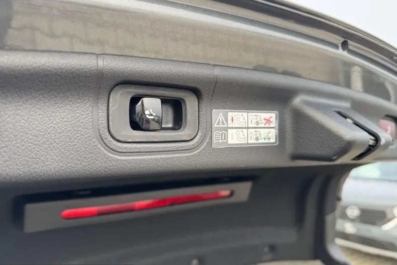 Mercedes-Benz C 300 (Clasa C) din 2023 cu 55.955 km - oferta MER241086 - foto 13