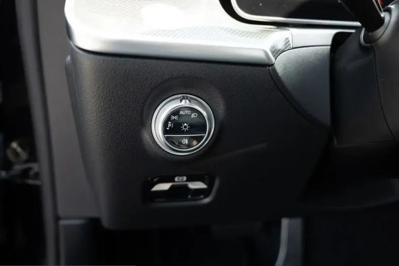 Mercedes-Benz C 300 (Clasa C) din 2023 cu 24.129 km - oferta MER241090 - foto 19