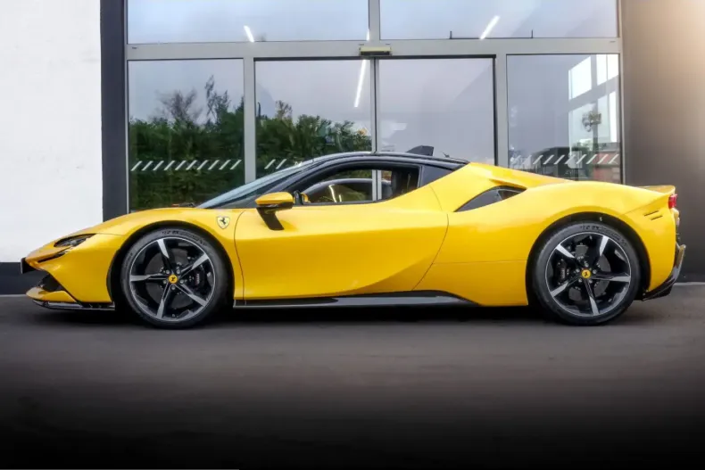 Ferrari SF90 din 2022 cu 2.644 km - oferta FER241094 - foto 2