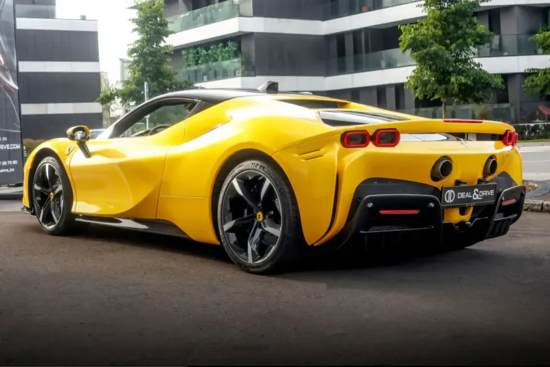 Ferrari SF90 din 2022 cu 2.644 km - oferta FER241094 - foto 3