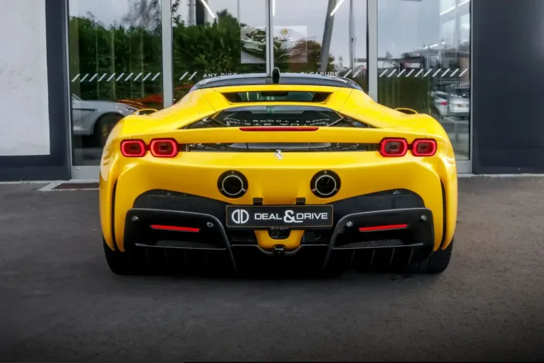 Ferrari SF90 din 2022 cu 2.644 km - oferta FER241094 - foto 4