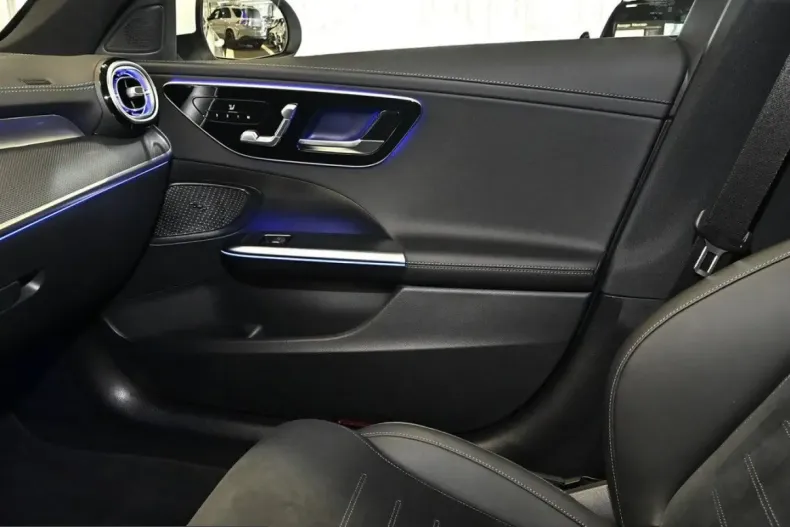 Mercedes-Benz C 300 (Clasa C) din 2024 cu 14.698 km - oferta MER241110 - foto 12