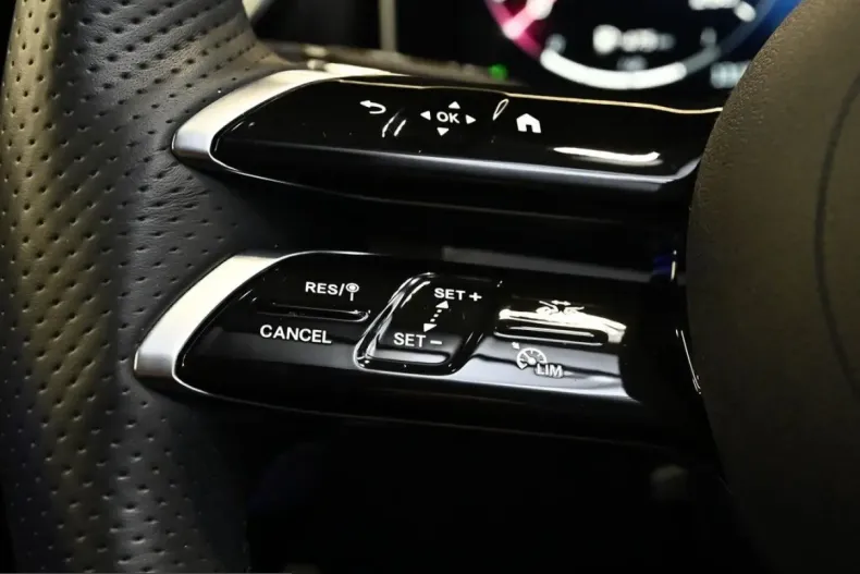 Mercedes-Benz C 300 (Clasa C) din 2024 cu 14.698 km - oferta MER241110 - foto 14