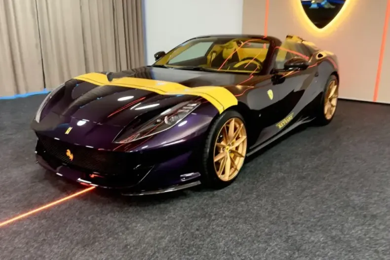 Ferrari 812 din 2023 cu 1.400 km - oferta FER241121 - foto 1