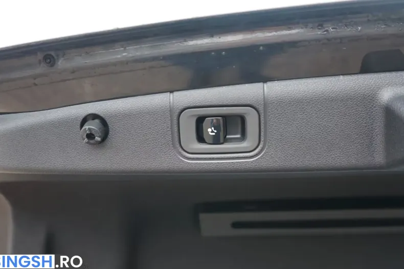 Mercedes-Benz E 220 (Clasa E) din 2024 cu 19.877 km - oferta MER241143 - foto 12