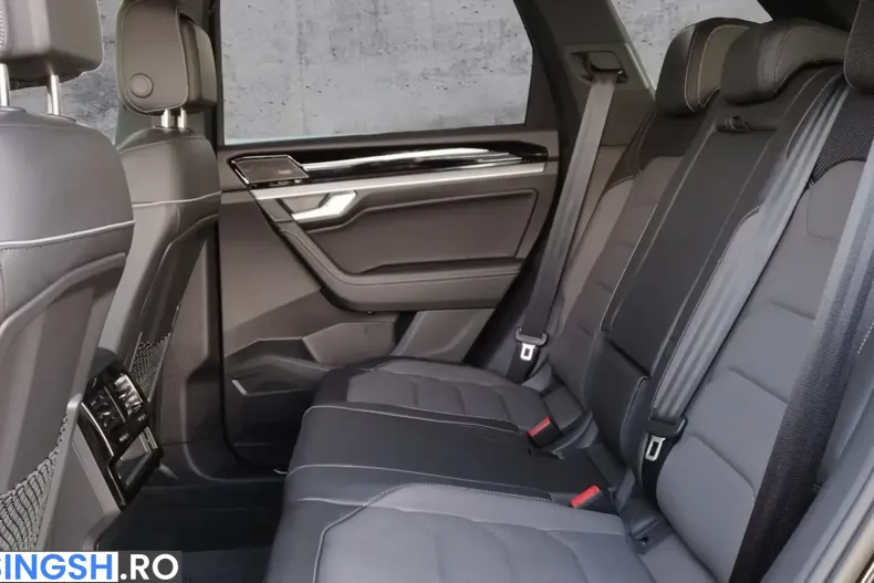 Volkswagen Touareg din 2025 cu 13.000 km - oferta VOL241203 - foto 14