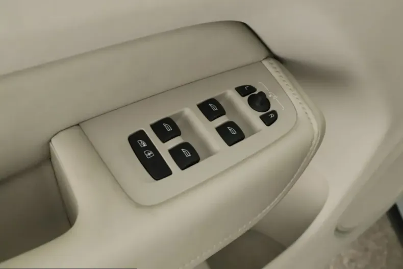 Volvo XC60 din 2023 cu 54.950 km - oferta VOL241272 - foto 9