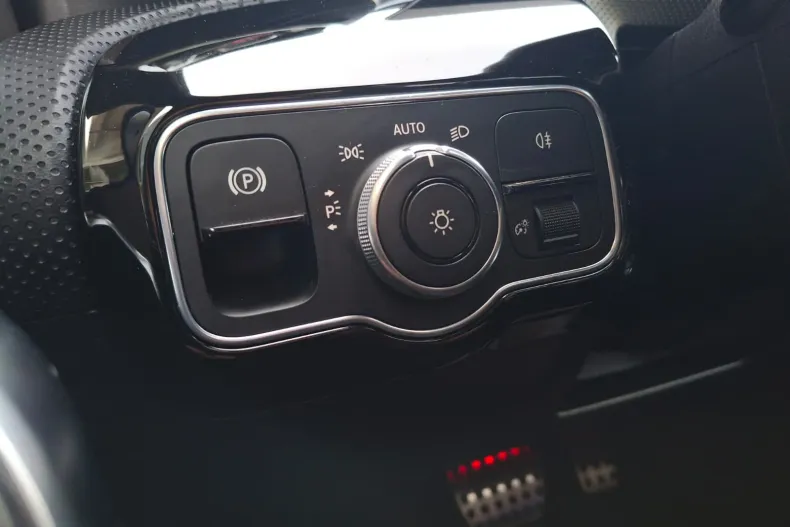 Mercedes-Benz CLA 180 (Clasa CLA) din 2020 cu 106.064 km - oferta MER241281 - foto 30