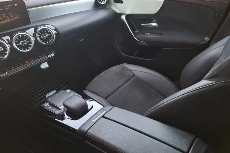 Mercedes-Benz CLA 180 (Clasa CLA) din 2020 cu 106.064 km - oferta MER241281 - foto 37