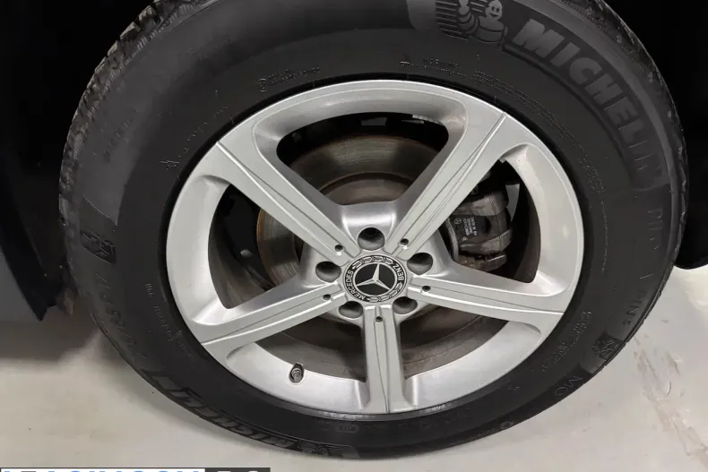 Mercedes-Benz GLA 180 (Clasa GLA) din 2023 cu 51.000 km - oferta MER241343 - foto 9
