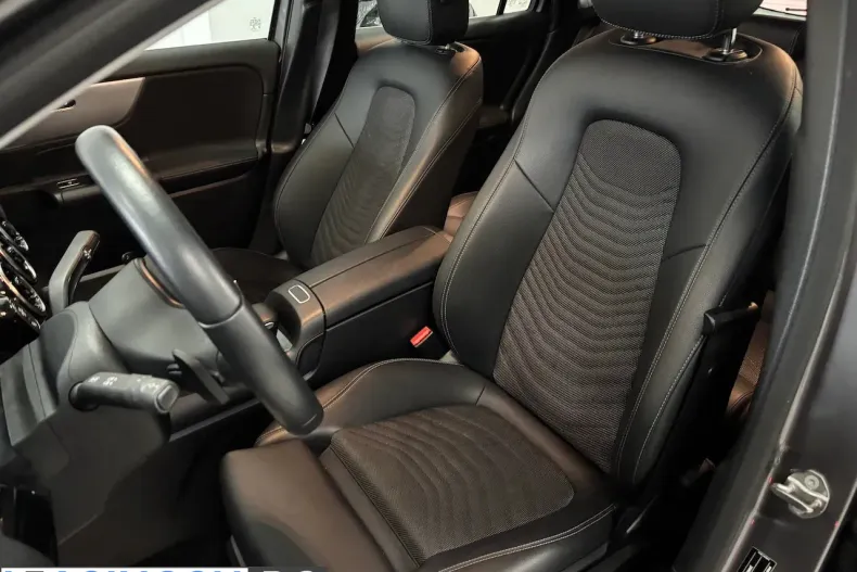 Mercedes-Benz GLA 180 (Clasa GLA) din 2023 cu 51.000 km - oferta MER241343 - foto 14