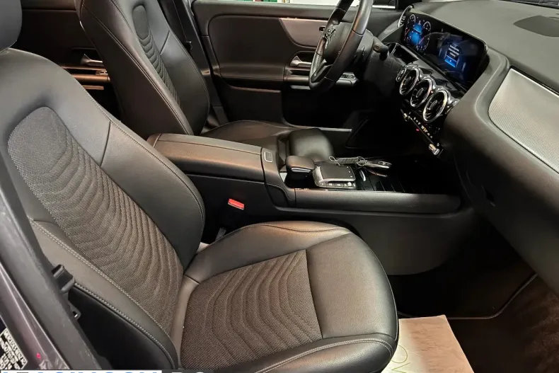 Mercedes-Benz GLA 180 (Clasa GLA) din 2023 cu 51.000 km - oferta MER241343 - foto 16