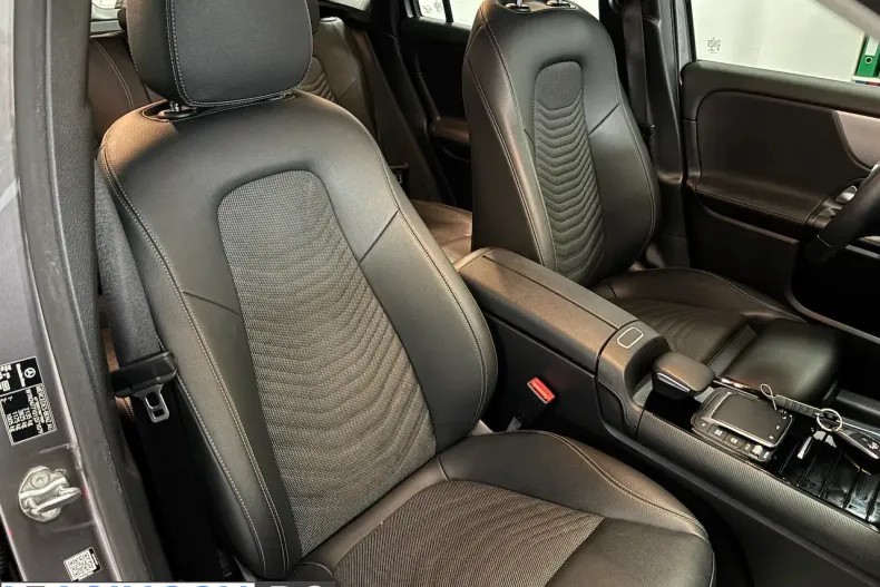 Mercedes-Benz GLA 180 (Clasa GLA) din 2023 cu 51.000 km - oferta MER241343 - foto 17